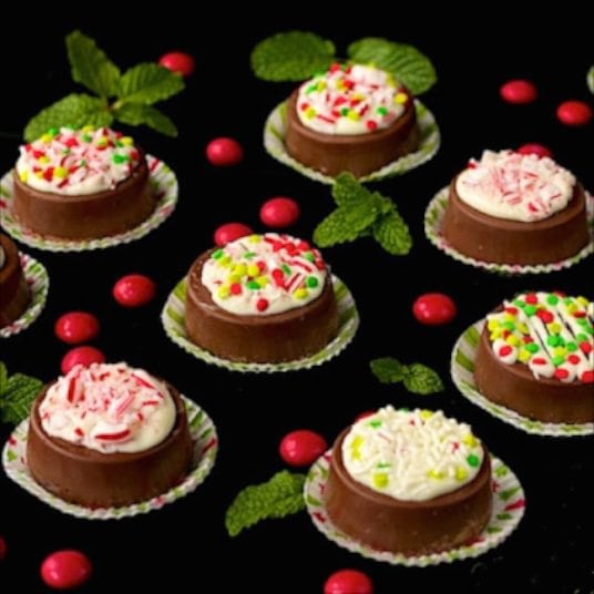 Chocolate Covered Oreos - such a fun and easy idea for entertaining and gift-giving! 