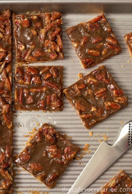 Southern Praline Bars - a super easy, super quick (but incredibly delicious) recipe that would make anyone (Southern or not!) smile and smack their lips!