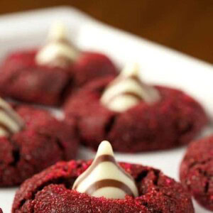 Red Velvet Kiss Cookies - the most romantic, most beautiful and most delicious cookies you'll ever have the pleasure of meeting!