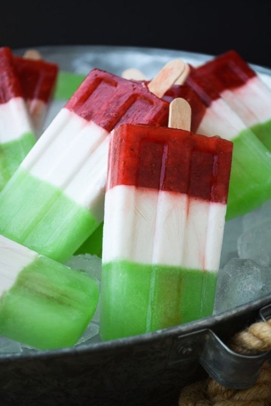 Cinco de Mayo Popsicles - how fun and pretty are these? And the flavors in each layer are super delicious - check these guys out!