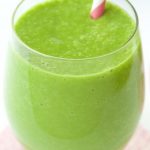 Peach and Fresh Pineapple Green Smoothie - a great way to lose weight and a super healthy and delicious way to start the day!