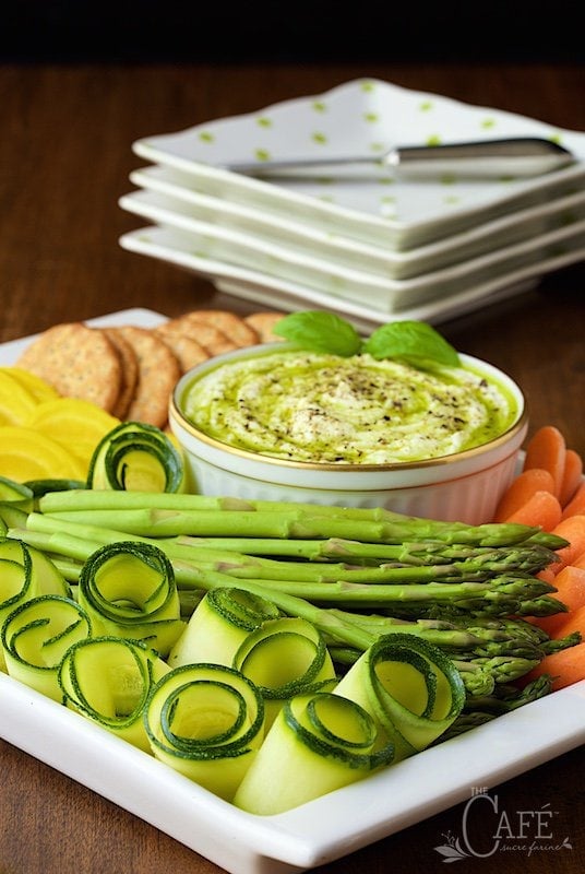 Lemon Tahini Dip with Crudites - a perfect appetizer, super delicious, yet decently light, lean and healthy. thecafesucrefarine.com