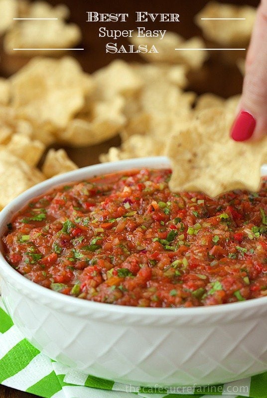 Best Ever, Super Easy Salsa - Loaded with delicious South of the Border flavor, this fresh, vibrant salsa comes together in less than 10 minutes! www.thecafesucrefarine.com