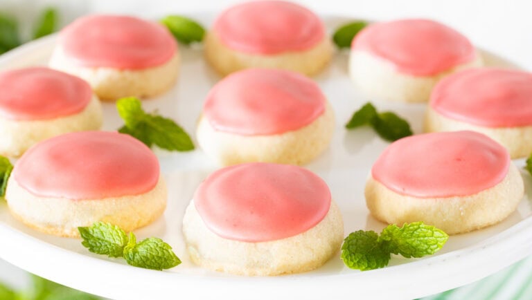 Strawberry Lemonade Meltaway Cookies with fresh mint. 