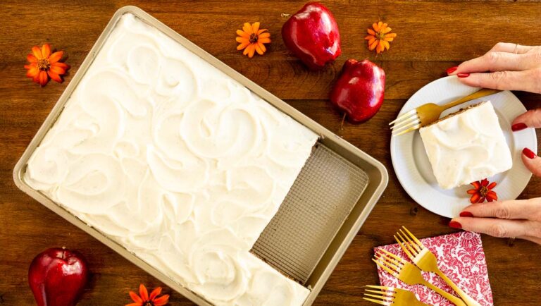 15 Super-Easy, One-Bowl Autumn Cakes to Make NOW!