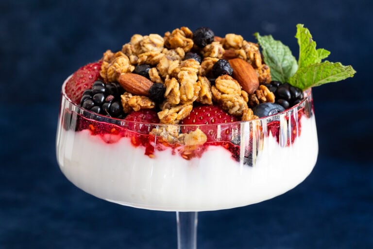 Crispy Blueberry Almond Granola (free printable labels for gifts) - The ...