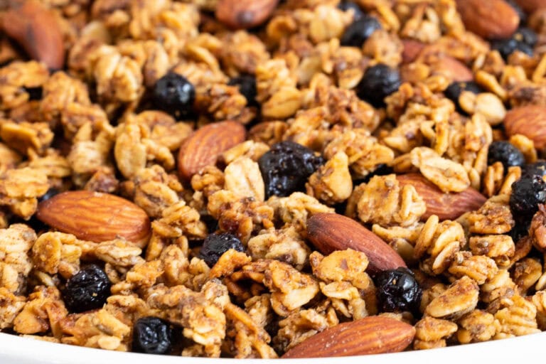 Crispy Blueberry Almond Granola (free printable labels for gifts) - The ...
