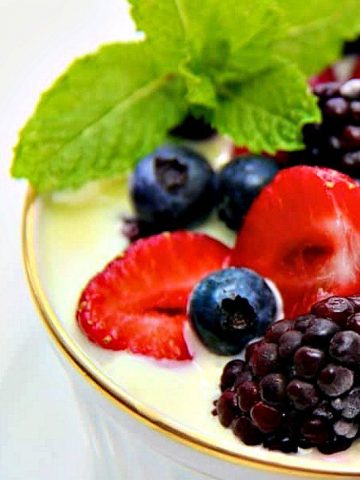 Chilled Berries with White Hot Chocolate Sauce