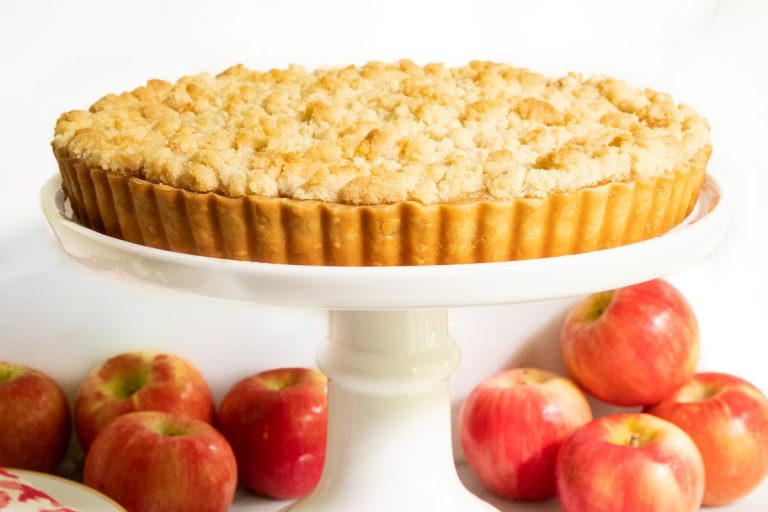 Welcome Fall with 10 Easy, Delicious Apple Recipes!