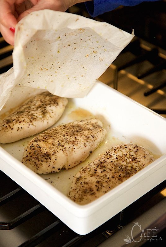 Tender, Moist, Baked Boneless Chicken Breasts - sound like a oxymoron to talk about baked and tender chicken in the same sentence? Nope! Check it out! thecafesucrefarine.com