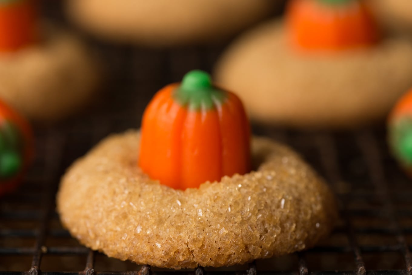 Need a delicious, sweet snack for an autumn party or a Halloween celebration? These Pumpkin Shortbread Cookies are the perfect, delicious solution! thecafesucrefarine.com