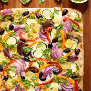 Overhead picture of easy roasted veggie pizza